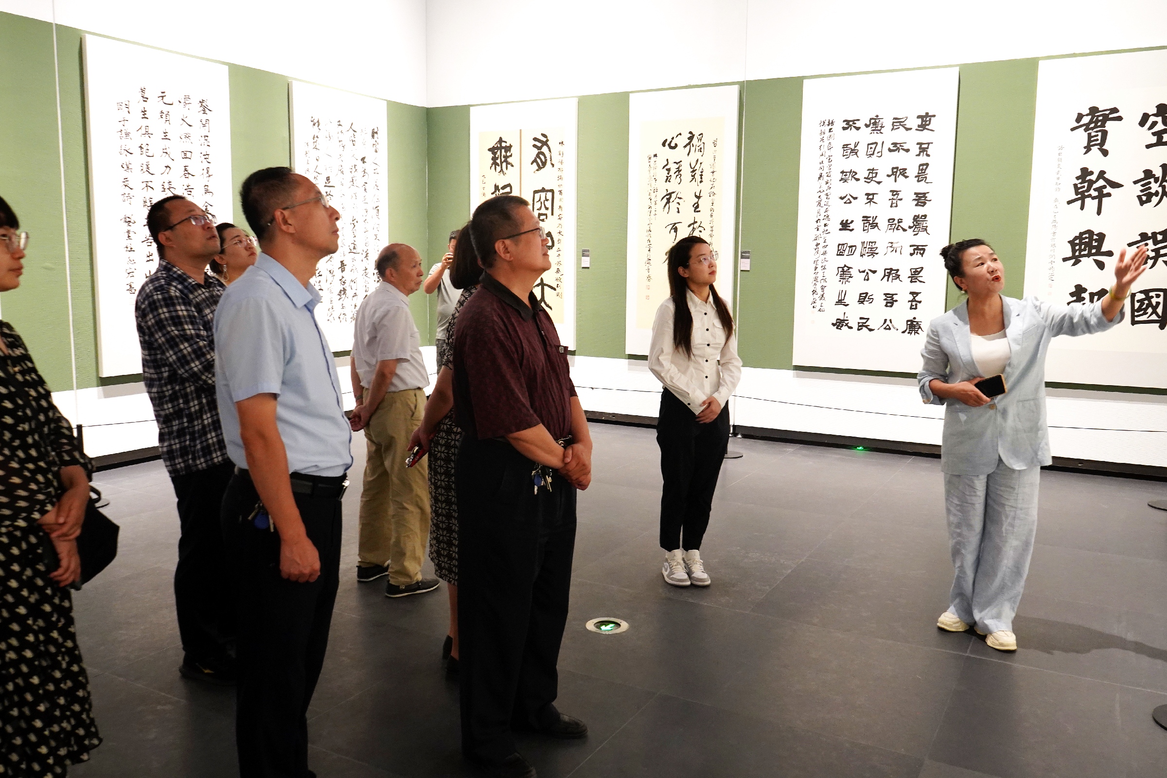 民進寧夏區委會赴寧夏美術館參觀廉政書畫展.jpg